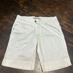 BKE Serena beige Bermuda 29 normcore khaki shorts